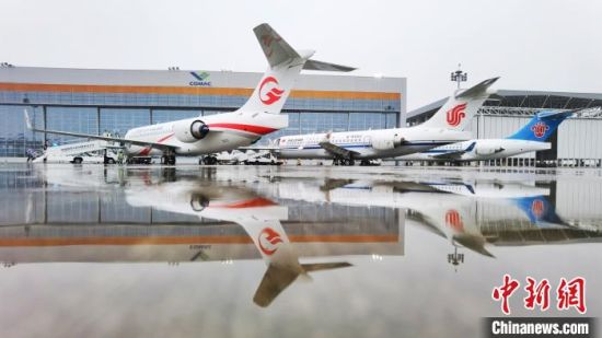 中国国产ARJ21飞机正式入编国航、东航、南航机队