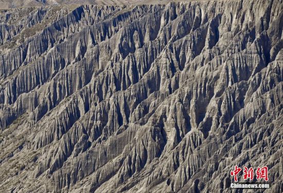 新疆獨山子大峽谷 鬼斧神工的流水侵蝕奇觀