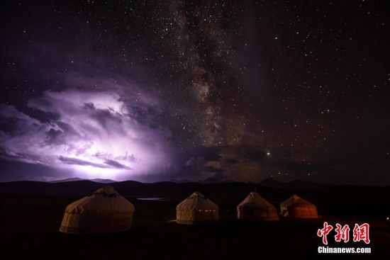 新疆草原最美的“星空”
