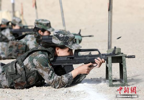 新疆军区某训练基地组织官兵开展射击考核