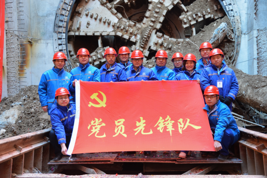 中铁十四局隧道公司： 支部建在项目上 党旗插在工地上 ——北京地铁19号线“五好”党支部建设侧记