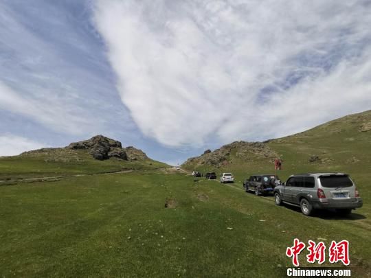 托里县逐渐成为新疆众多自驾游爱好者“新宠”。　胡嘉琛　摄