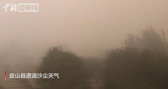 新疆和田遇沙尘暴天气 沙尘暴来袭瞬间画面