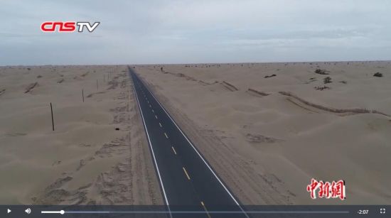 新疆兵团第一师塔中沙漠公路贯通 进出疆路程缩短近800公里