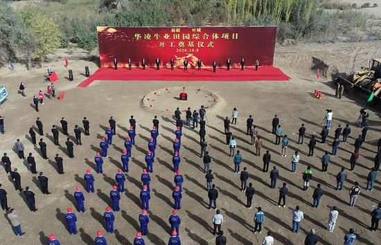 叶城华凌牛业田园综合体项目在位于叶城县城东北20多公里的江格勒斯乡的工地上举行了隆重的开工奠基仪式。