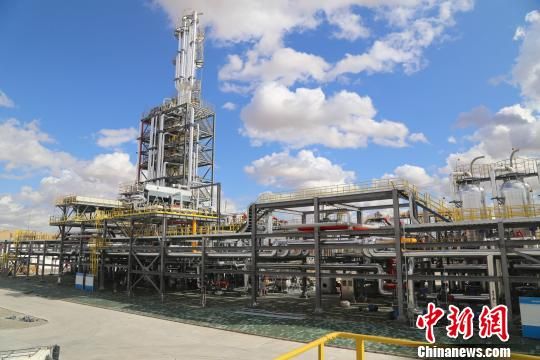 位于准噶尔盆地里的新疆油田首个大型深冷提效工程设备。新疆油田采气一厂供图