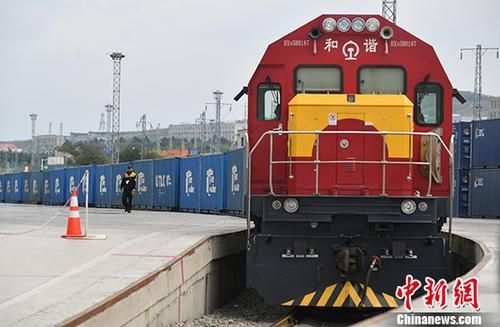 乌鲁木齐国际陆港区迎来首列中亚粮食回程班列